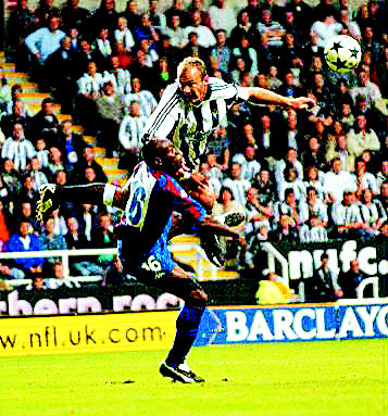  多特蒙德防线失误葬送领先优势