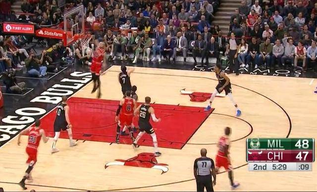  拉文扣篮秀公牛击败马刺结束连败