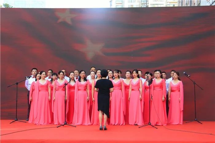  瓦朗谢讷青训结硕果，本土新星闪耀全场目