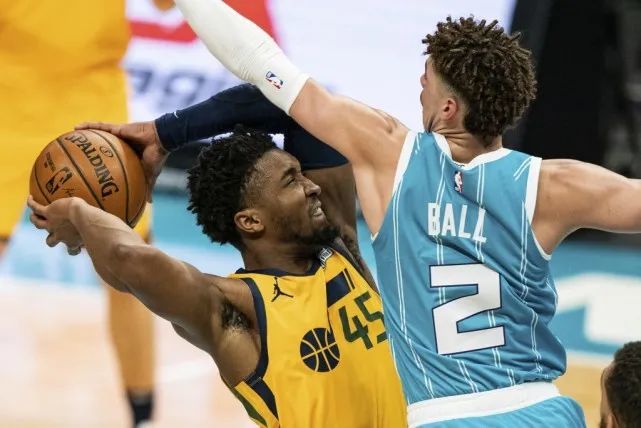  戈贝尔两双加持森林狼双杀黄蜂稳固西部前八位置  